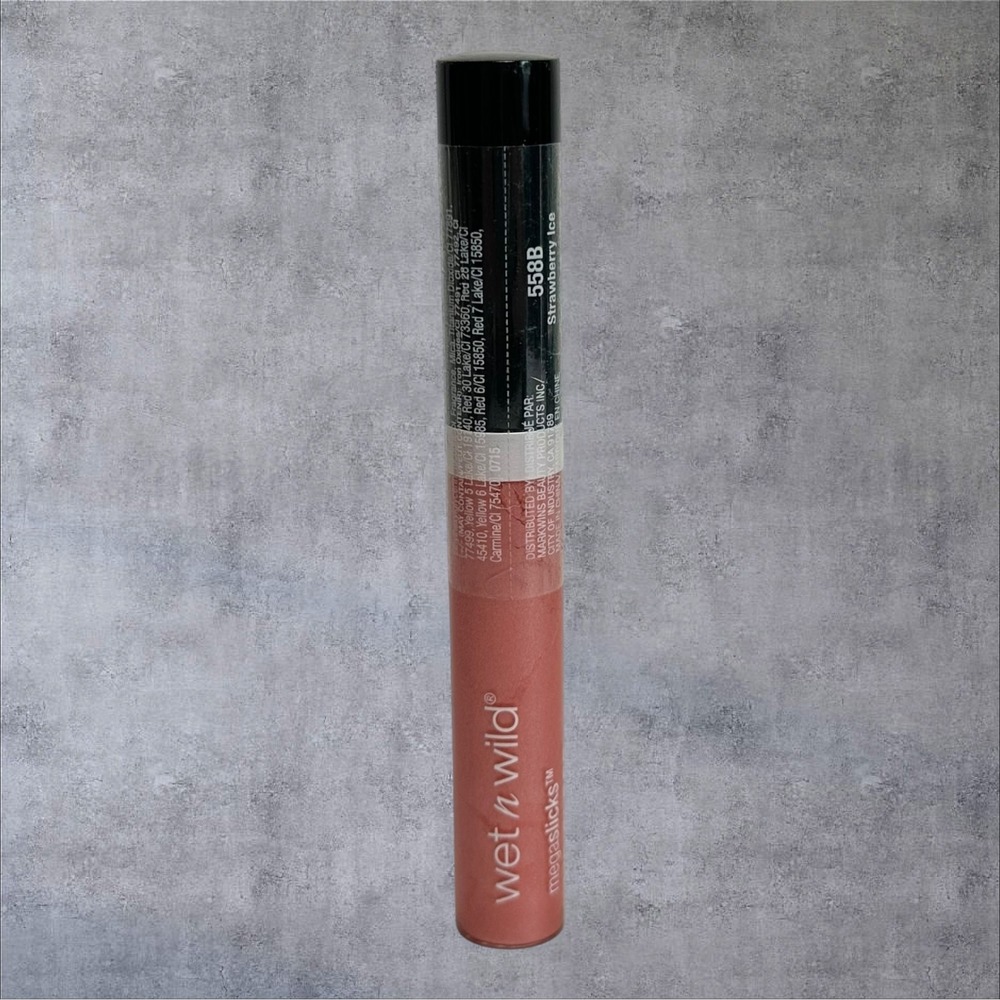 Wet n Wild Megaslicks Lip Gloss Womens 0.19oz Strawberry Ice New Shimmer 558B - Picture 1 of 3